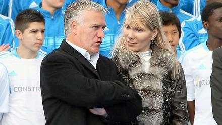Wie lange hat die Chefin noch gute Laune? Marseilles Trainer Didier Deschamps mit der Besitzerin von Olympique Marseille, Margarita Louis-Dreyfus.
