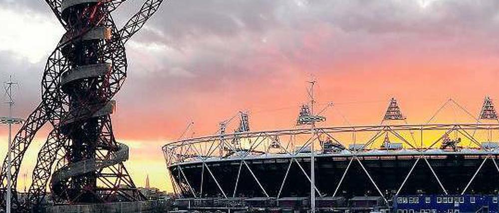 Der ungewöhnliche Aussichtsturm neben dem Olympiastadion ist Londons neueste Touristen-Attraktion.