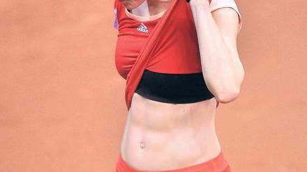 Harte Bauchlandung. Andrea Petkovic verlor das entscheidende Match. Foto: dapd