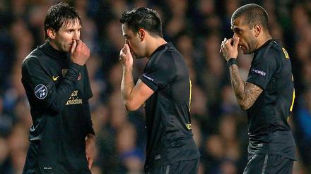 Lionel Messi, Xavi und Dani Alves staunen über die unerwartete Mini-Krise ihres Vereins.
