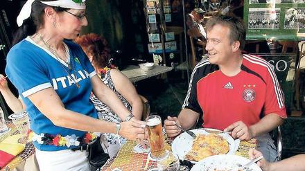 Pizza-Boykott? Nicht alle deutschen Fans verzichten seit dem 0:2 im Halbfinale von 2006 auf italienische Küche. Foto: dpa