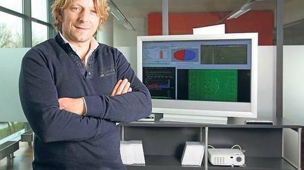 Sven Mislintat, 39, ist als Chef-Scout von Borussia Dortmund immer auf der Suche nach neuen Talenten.Foto: DeFodi
