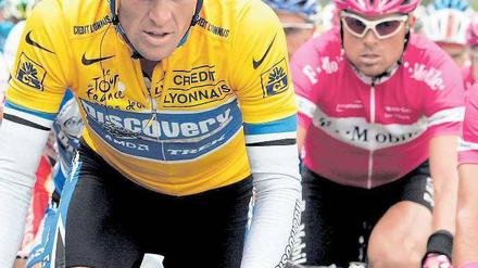 Kopf an Kopf. Lance Armstrong (l.) und Jan Ullrich stehen im Dopingverdacht. Foto: dpa