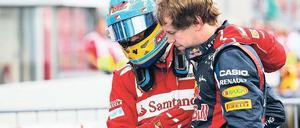 Nimm’s nicht so tragisch. Fernando Alonso (links), der Sieger von Hockenheim, tröstet Sebastian Vettel, der als Zweiter ins Ziel kam, aber noch zurückgestuft wurde. Foto: dapd