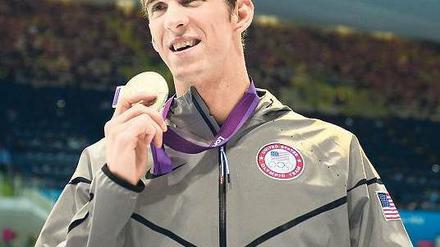 Endlich Erster. Nach der Goldmedaille in der Staffel gewann Michael Phelps sein erstes Einzelgold in London. 