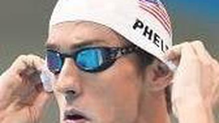 Ein Diener seines Landes. Michael Phelps weiß, was er den USA schuldig ist. Das kommt daheim gut an. Foto: AFP