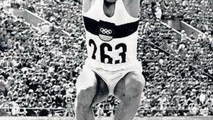Willi Holdorf, 72, gewann 1964 den olympischen Zehnkampf. Heute arbeitet er für Adidas.