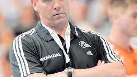 Schon gelangweilt? Die Kieler Handballer von Trainer Gislason sind in Deutschland seit Mai 2011 unbesiegt.Foto: dpa