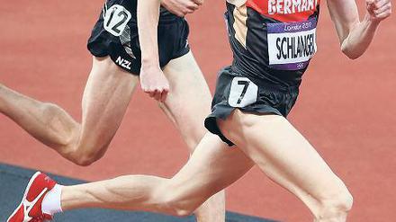 Verrannt. Carsten Schlangen (vorn) war bei den Olympischen Spielen nicht in Topform, weil er bei zu vielen Rennen zu vielen Normen nachlief. Foto: p-a/dpa