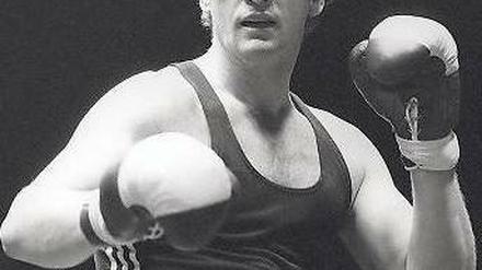 In memoriam: Peter Hussing wurde 16 Mal Deutscher Meister. Zweimal scheiterte er an Kubas Boxikone Stevenson. Hussing verstarb 64-Jährig. Heute wird er beerdigt. Foto: dpa
