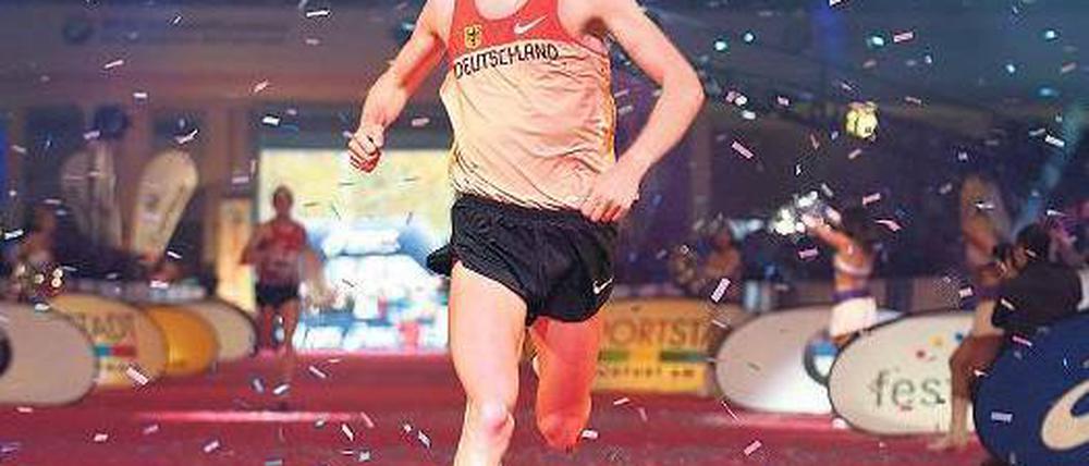 Geschafft! Vor einem Jahr lief Jan Fitschen in Frankfurt seine persönliche Marathon-Bestzeit. Foto: dapd