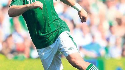 Grüner Neuner. Stürmer Shane Long soll die vielen Verletzten wie Irlands Rekordtorschützen Robbie Keane ersetzen.