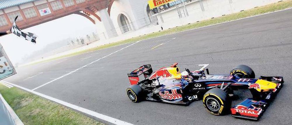 Vom Jäger zum Gejagten. Sebastian Vettel fuhr in Yeongam einen ungefährdeten Sieg ein und führt nun auch in der WM-Wertung. Foto: dpa