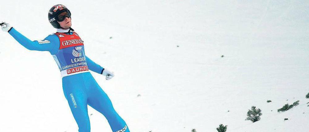 Der zweite Streich. Anders Jacobsen bejubelt seinen Sieg in Garmisch-Partenkirchen. Der Norweger führt auch die Gesamtwertung der Tournee an. Foto: Reuters