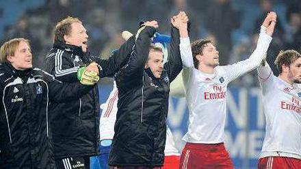 Gemischte Tanzgruppe. Die Mannschaft des HSV bejubelt den 1:0-Sieg über Mönchengladbach. Rafael van der Vaart (Mitte) hatte das Tor des Tages erzielt.