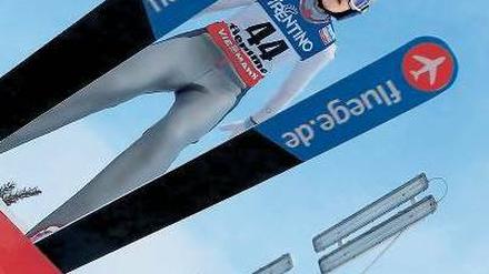 Frau vor dem Abflug. Sarah Hendrickson aus den USA zählt bei der WM in Val di Fiemme zu den Favoritinnen im Einzelspringen. 