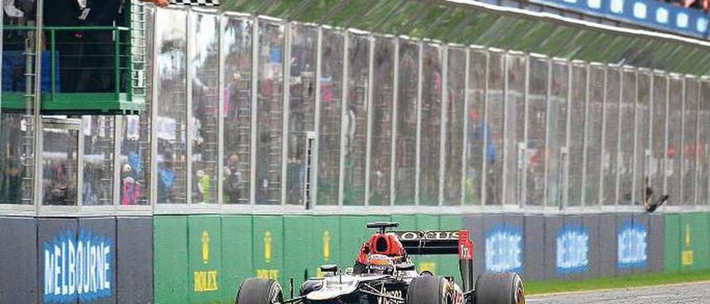 Mit zwei Stopps nach vorn. Kimi Räikkönens Lotus kam am besten mit den Reifen zurecht. Foto: dpa