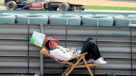 Müde Begeisterung. Auch beim chinesischen Streckenpersonal in Schanghai hält sich das Interesse an der Formel 1 in engen Grenzen.