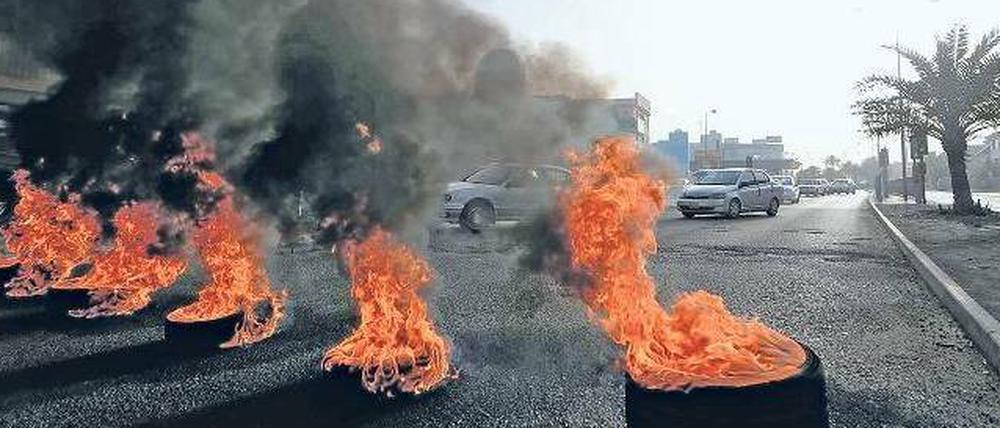 Feuer gegen die Formel 1. In Bahrain wurden aus Protest gegen das Rennen am Sonntag etliche Straßen blockiert.