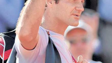 Die Liebe nicht erwidert. Das Publikum hätte Roger Federer auch einen Sieg gegen den Einheimischen Jo-Wilfried Tsonga gewünscht. Doch Federer gelang einfach nichts. Foto: dpa