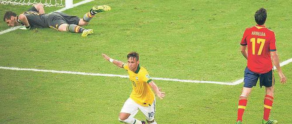 Zum Abheben. Neymar vollendete eine großartige Passfolge mit seinem Gewaltschuss zum 2:0. Foto: Reuters