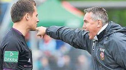 Wiener Temperament. Dynamo Dresdens Trainer Peter Pacult (rechts) ist kein Mann der leisen Töne.