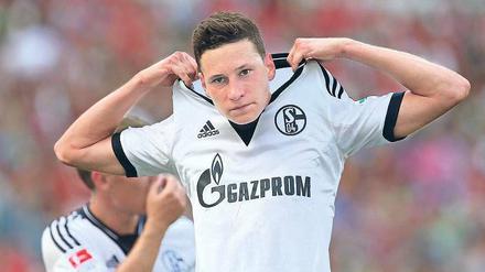 Noch nicht die richtige Kragenweite. Schalkes Jungstar Julian Draxler. 
