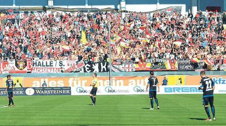 Zahlreiche Fans des 1.FC Union reisten auch nach Paderborn mit.