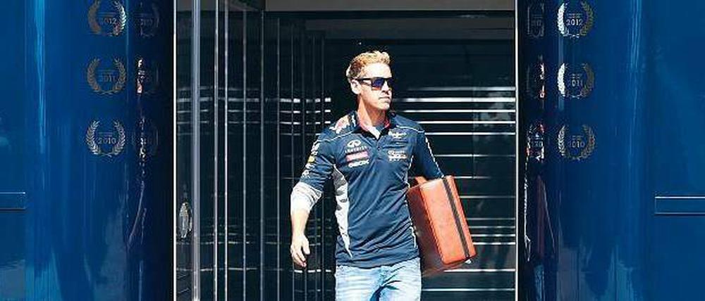 Geheimnisvoller Koffer. Stecken darin die Antworten auf Vettels Überlegenheit? Foto: Reuters