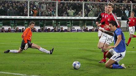 Der Wendepunkt. Die böse Niederlage von Florenz 2006 hat den deutschen Fußball erschüttert, aber auch in Bewegung versetzt. 