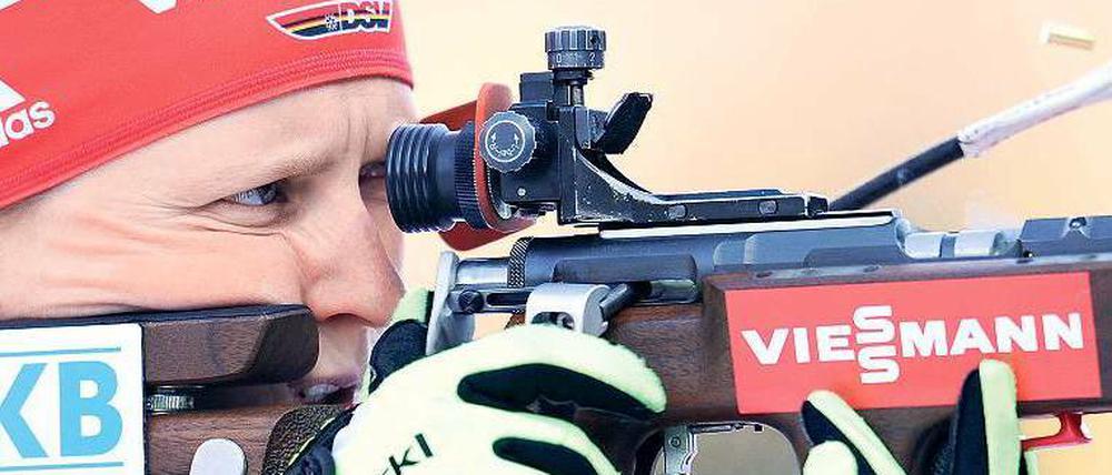 Spezialistin am Abzug. Franziska Hildebrand könnte aufgrund ihrer Stärke beim Schießen in Sotschi für eine Überraschung gut sein. Foto: dpa