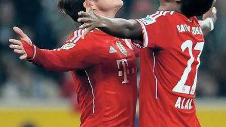 Herr, lass Gegner regnen! Mario Götze (links) und David Alaba sind mit dem FC Bayern München in dieser Saison bislang vergeblich auf der Suche nach ebenbürtigen Widersachern in der Bundesliga. 