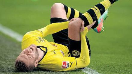 Schmerzhafte Saison. Bei Jakub Blaszczykowski bestätigten sich am Sonntag die schlimmsten Befürchtungen: Der Dortmunder fällt mit einem Kreuzbandriss für ein halbes Jahr aus. 