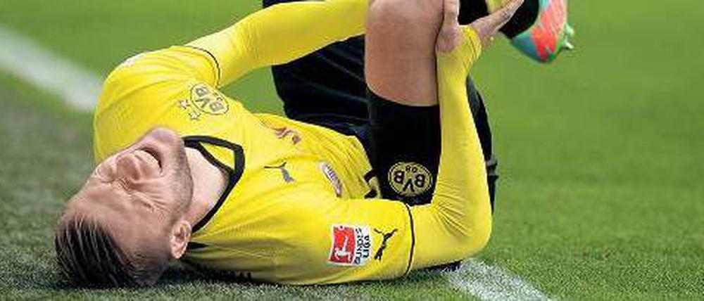 Schmerzhafte Saison. Bei Jakub Blaszczykowski bestätigten sich am Sonntag die schlimmsten Befürchtungen: Der Dortmunder fällt mit einem Kreuzbandriss für ein halbes Jahr aus. 