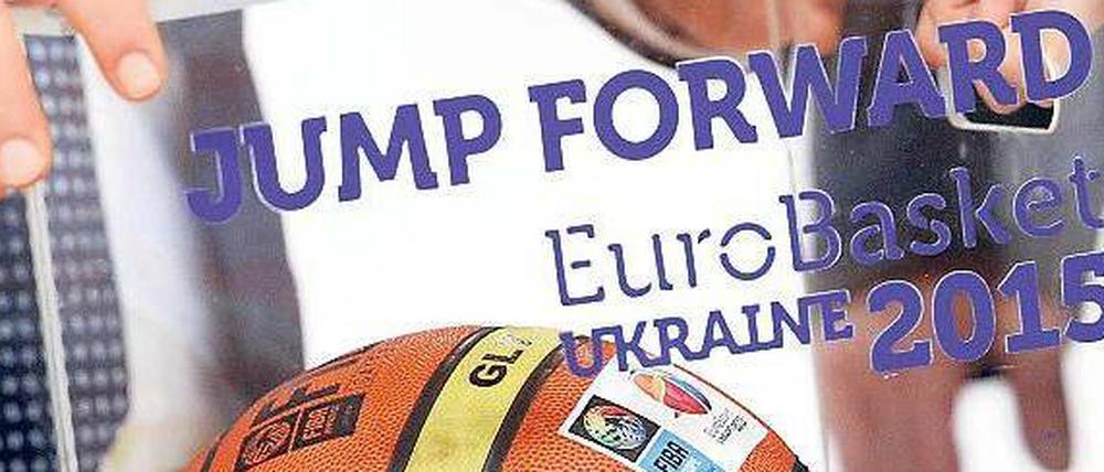 Wer springt nach vorn? Der Umsturz und die wirtschaftlichen Probleme lassen daran zweifeln, dass die Ukraine im September 2015 das EM-Turnier ausrichten kann.