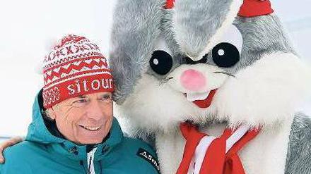 Kuscheln kann er auch. Peter Schröcksnadel (l.) mit Hopsi, dem Maskottchen der Alpinen-Ski-WM in Schladming 2013, für die sein Verband verantwortlich war.