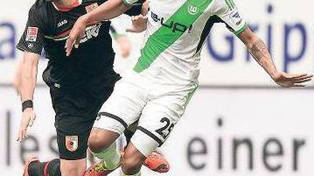 Serientäter. Naldo (r.) und Wolfsburg bleiben zum vierten Mal ohne Sieg.