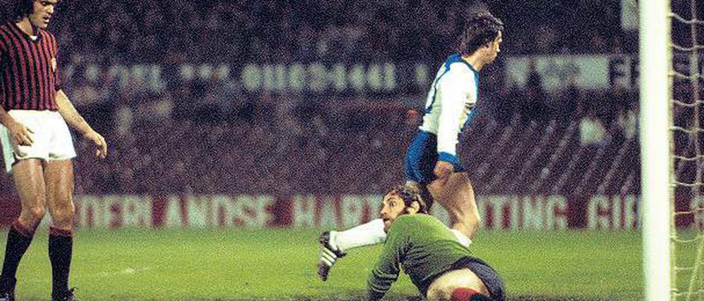 Das wohl bekannteste Magdeburger Gesicht der Fußballgeschichte: Jürgen Sparwasser dreht nach einem Treffer jubelnd ab. 