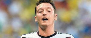 Mesut Özil will nicht fasten und mit seinem linken Fuß endlich zaubern.