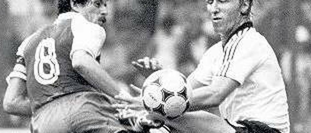 32 Jahre später. Deutschland und Horst Hrubesch unterlagen Algerien mit Kapitän Ali Fergani bei der WM 1982