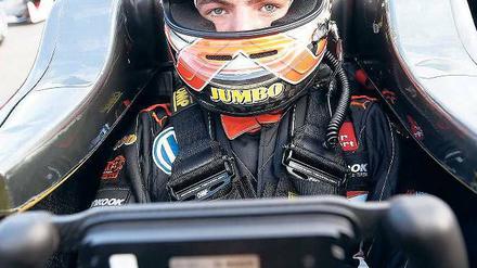 So schnell wie nie. Max Verstappen ist erst 16, in der nächsten Saison wird er als jüngster Fahrer der Geschichte in der Formel 1 antreten. 