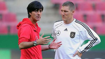 Joachim Löw setzt in den nächsten zwei Jahren auf Kapitän Schweinsteiger. 