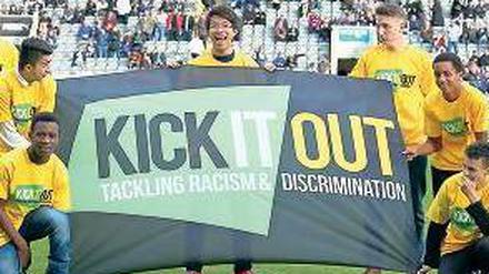 Plakative Botschaft. Eine Kampagne gegen Rassismus in der Premier League.