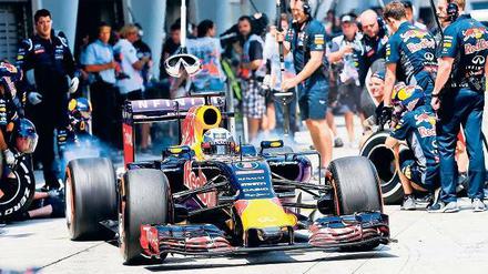 Dicke Luft in der Box. Daniel Ricciardo rief Red Bull und Renault zu konstruktiver Zusammenarbeit auf.