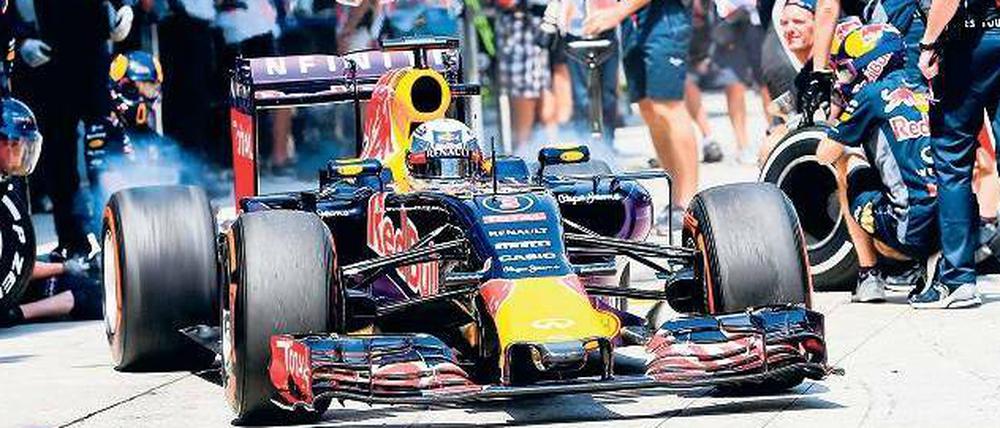 Dicke Luft in der Box. Daniel Ricciardo rief Red Bull und Renault zu konstruktiver Zusammenarbeit auf.