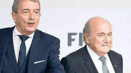 Freunde fürs Leben? Das werden DFB-Präsident Wolfgang Niersbach (links) und Fifa-Chef Joseph Blatter wohl kaum noch.