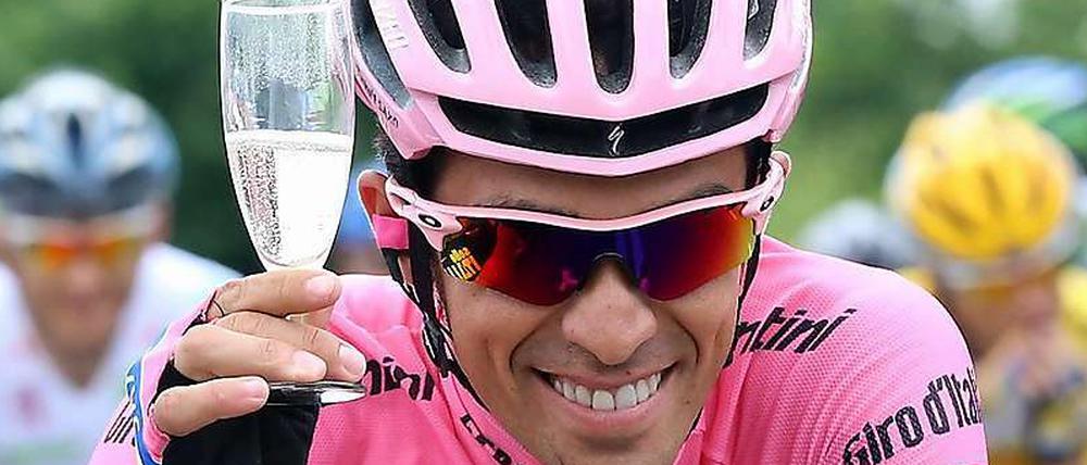 Na dann, Prost! Alberto Contador feiert seinen Giro-Sieg schon vorzeitig.