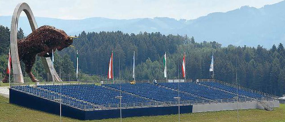 Wie viele Zuschauer wohl am Sonntag auf dieser Tribüne in Spielberg in der Steiermark sitzen werden?