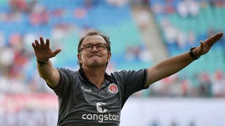 Ewald Lienen, 61, bestritt 333 Spiele in der Bundesliga, trainierte dort Duisburg, Rostock, Köln, Gladbach und Hannover. Seit Ende 2014 coacht er Zweitligist St. Pauli im Millerntorstadion.