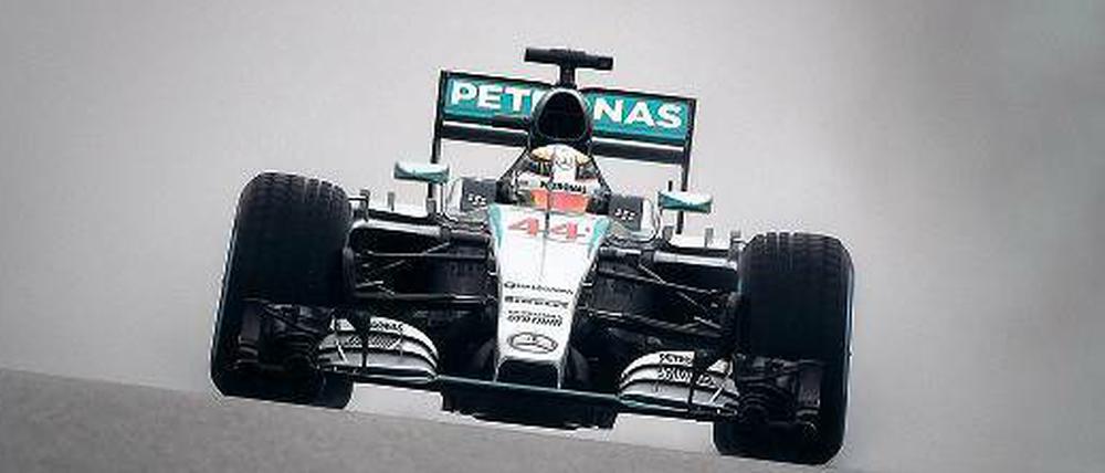 Wieder ganz vorn. Nach 2008 und 2014 ist Hamilton zum dritten Mal Weltmeister – schon drei Rennen vor Saisonende.